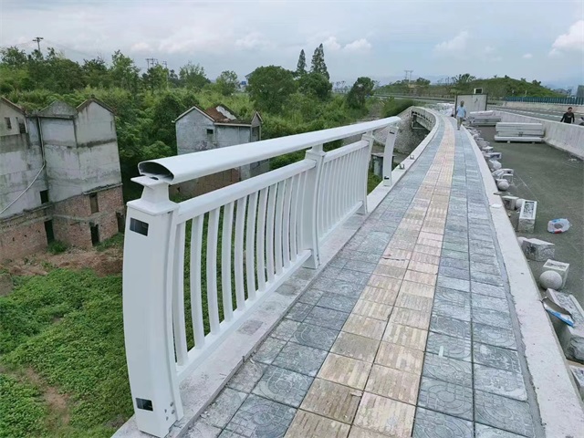 橋梁欄桿